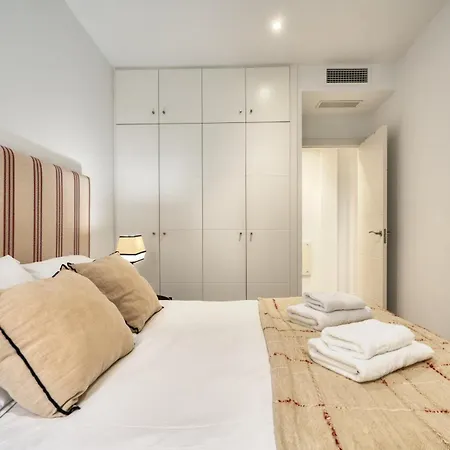 Apartman Goyeneta 17, By Homing U *