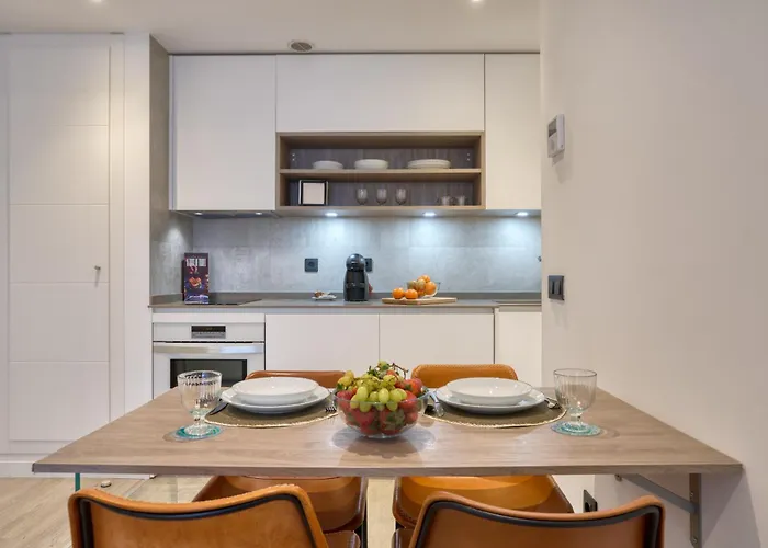 Goyeneta 17, By Homing U Apartmán