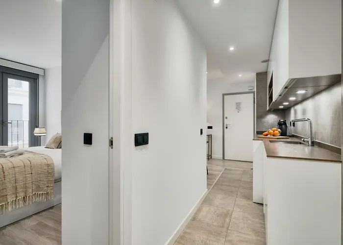 Goyeneta 17, By Homing U *