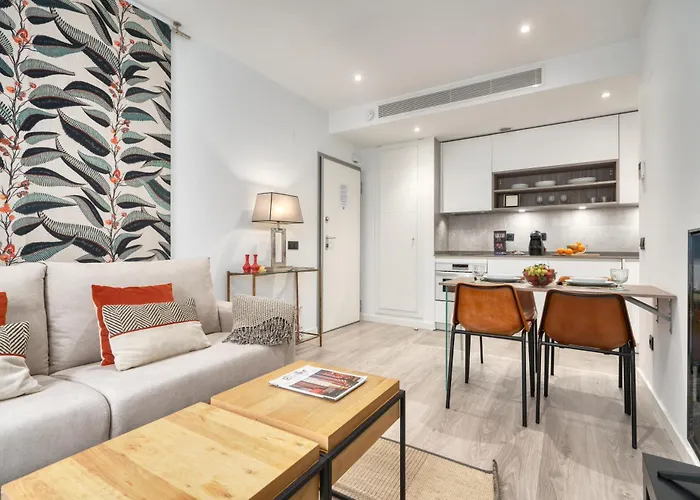 Goyeneta 17, By Homing U *